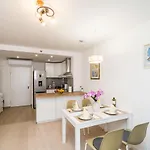 Nava - New And Spacious Gem - Free Parking Apartment *