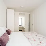 Nava - New And Spacious Gem - Free Parking *