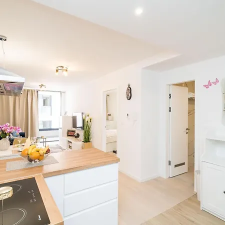 Nava - New And Spacious Gem - Free Parking