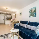 Lejlighed Nava - New And Spacious Gem - Free Parking