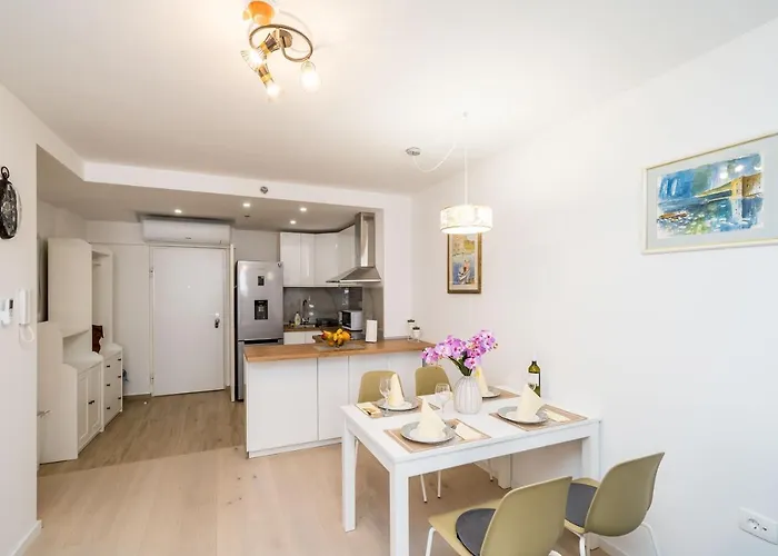 Nava - New And Spacious Gem - Free Parking Appartamento *