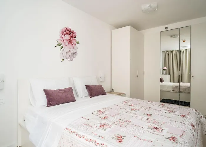 Nava - New And Spacious Gem - Free Parking